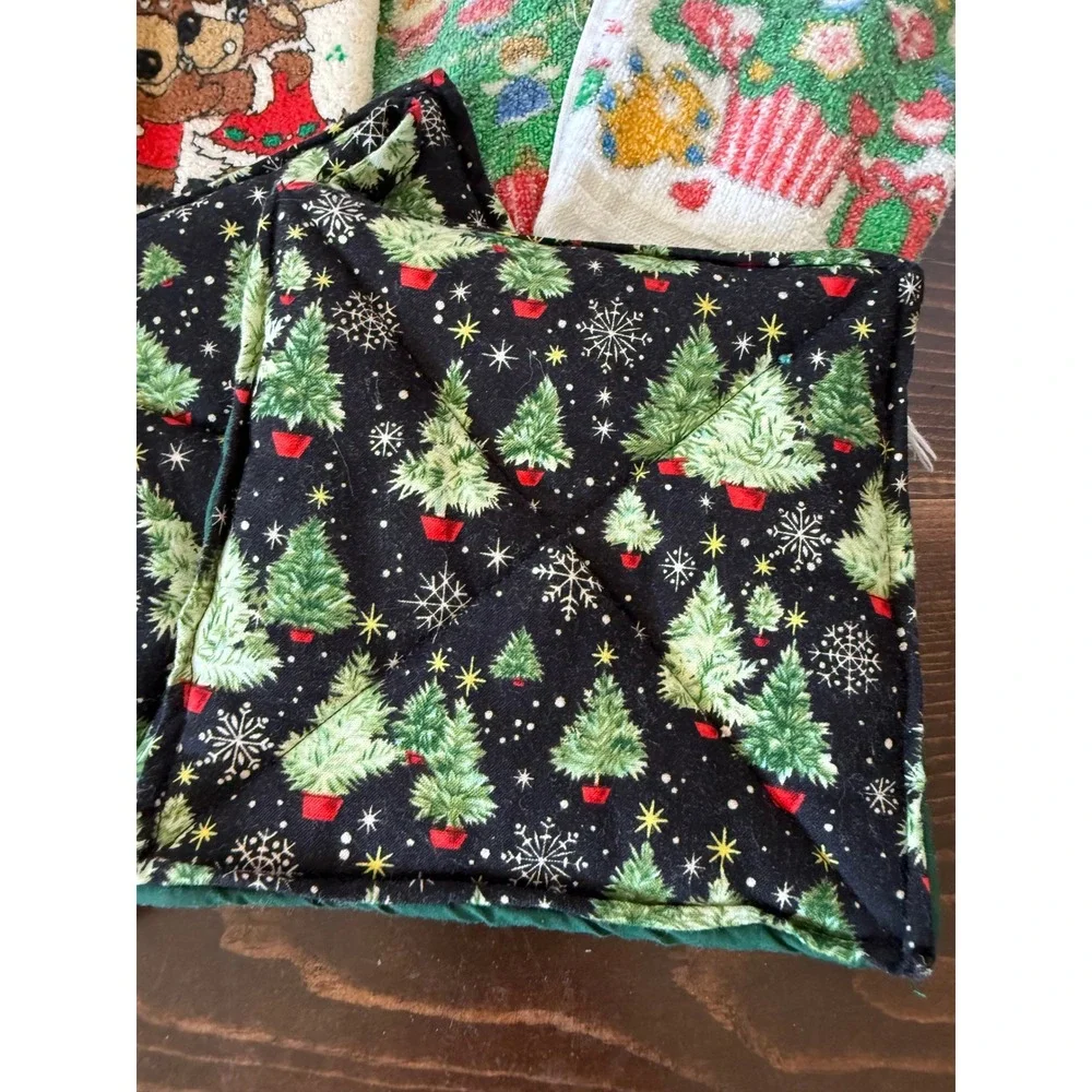 Vintage Christmas Kitchen Towel Pot Holder Set 14oc Santa Snowman Hanging Towels